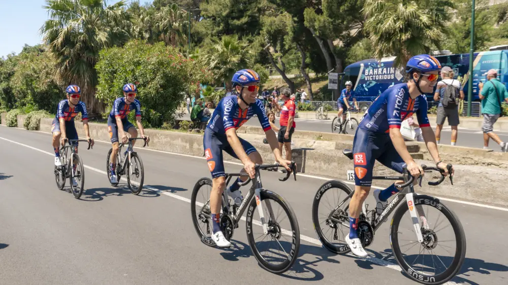 Biciclette da corsa allineate